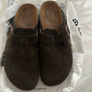 BIRKENSTOCK BOSTON CLOG - size 37, Mocha color BARELY WORN
